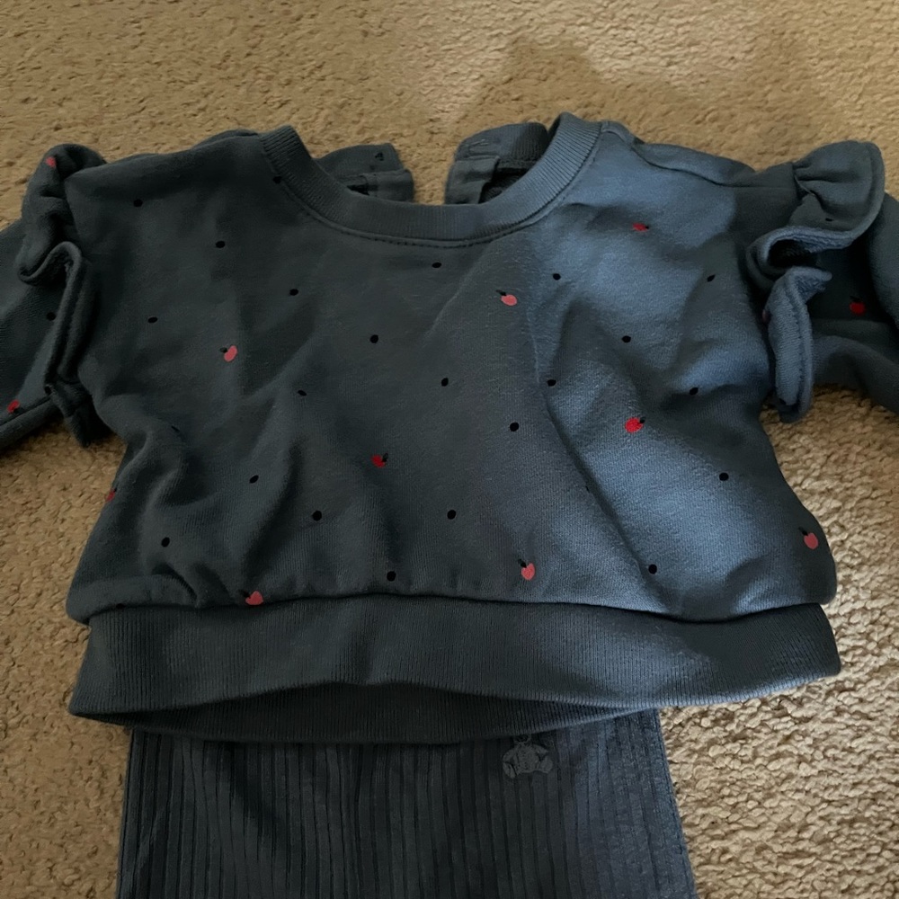 Baby Gap 0-3 month blue legging and matching sweatshirt top.